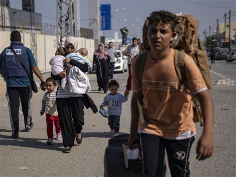 No information on status of border crossing as Canadians wait to flee Gaza